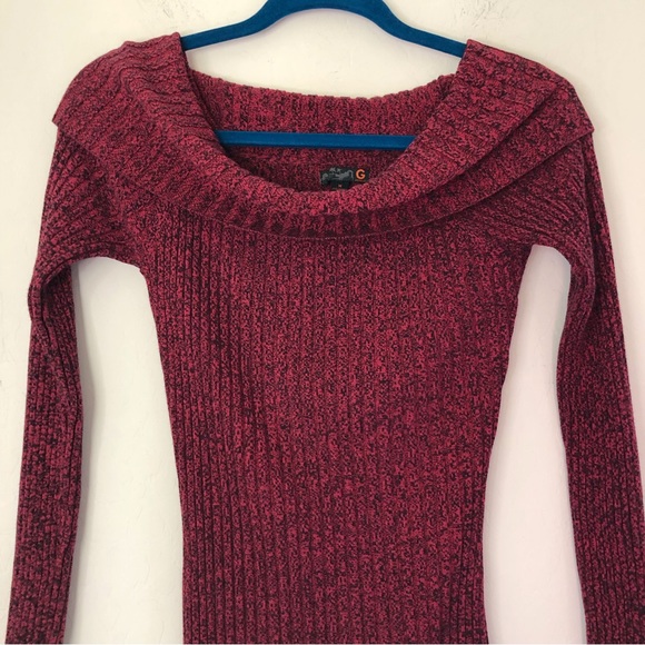 G by Guess Marbled Maroon Off Shoulder Ribbed Sweater size Medium - Picture 3 of 9
